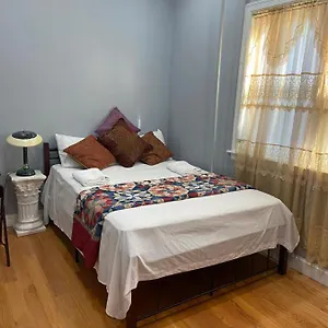 Guest house A Lovely In Queens, New York